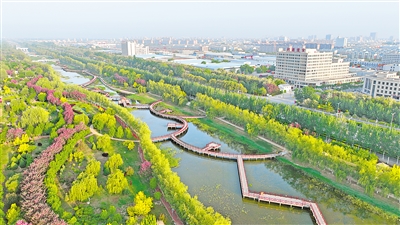 吳忠市利通區(qū)城南生態(tài)文化公園的建設(shè)，讓城市更加生態(tài)宜居。